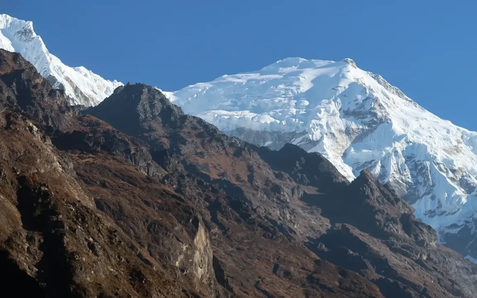 How much does it cost to do Langtang Trek for 7 days?