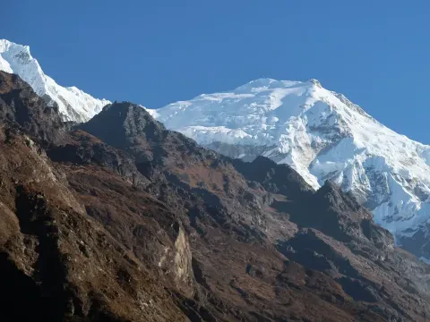 How much does it cost to do Langtang Trek for 7 days?