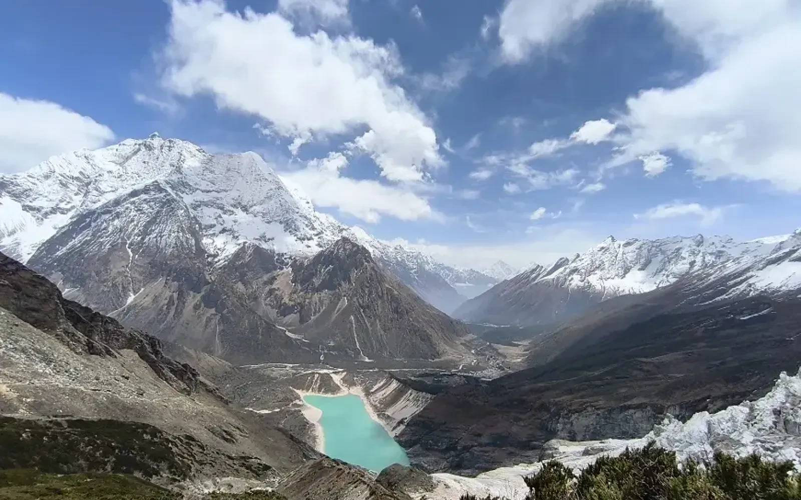 How long is Manaslu Circuit Trek?