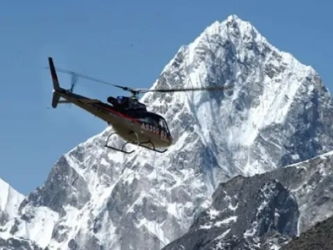 Scenic helicopter flight from Gorak Shep to Lukla in Nepal