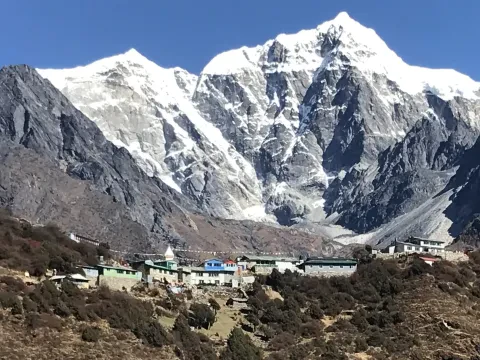 Mong La : A Scenic Ridge on the Everest Region Trek