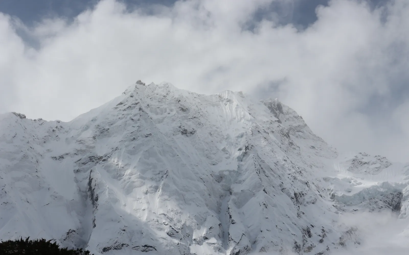 Manaslu Circuit Trek After the 2026 Floods: Updated Trail Conditions, Routes, Safety and Costs