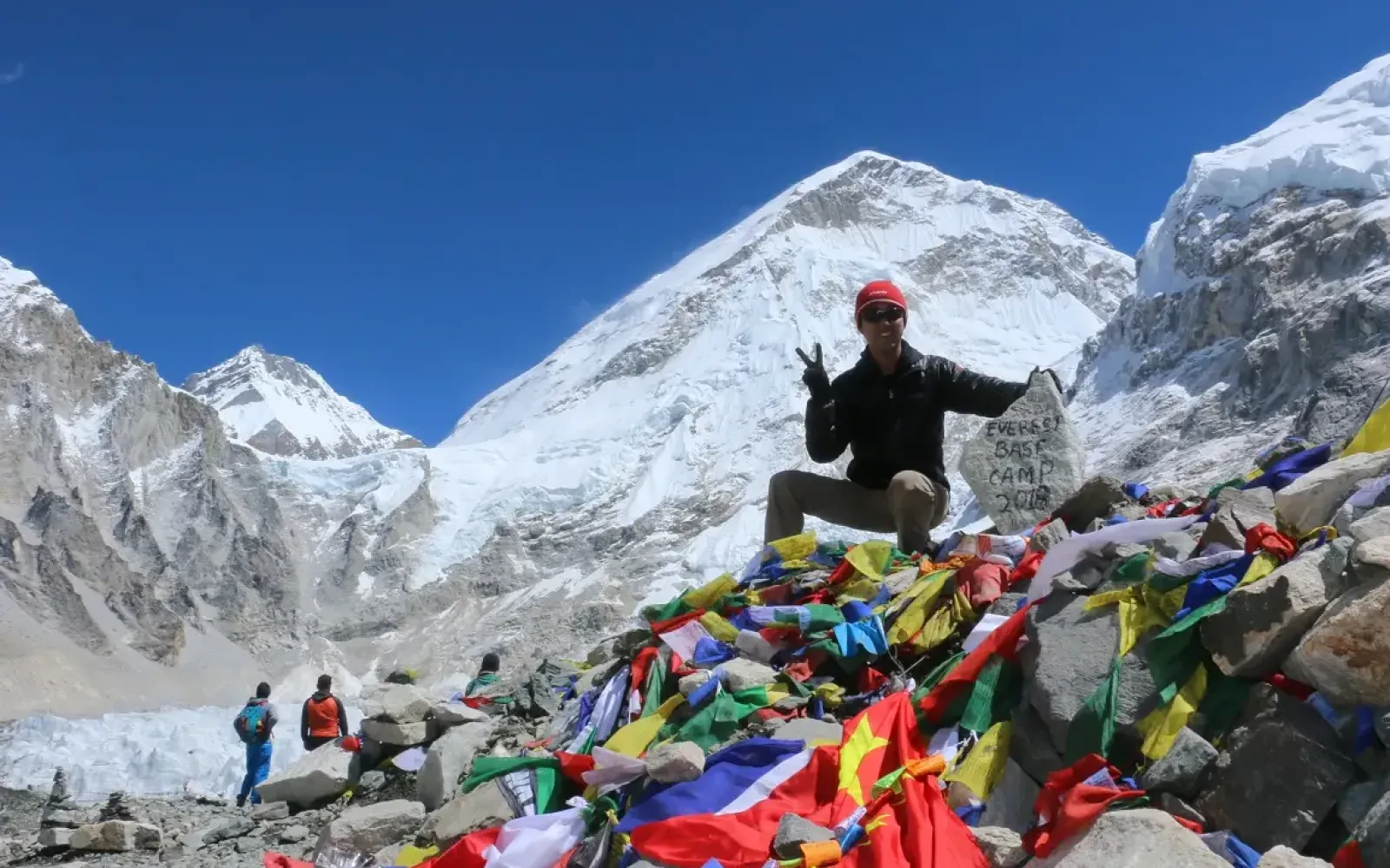 Everest Base Camp Trek in Autumn VS in Spring
