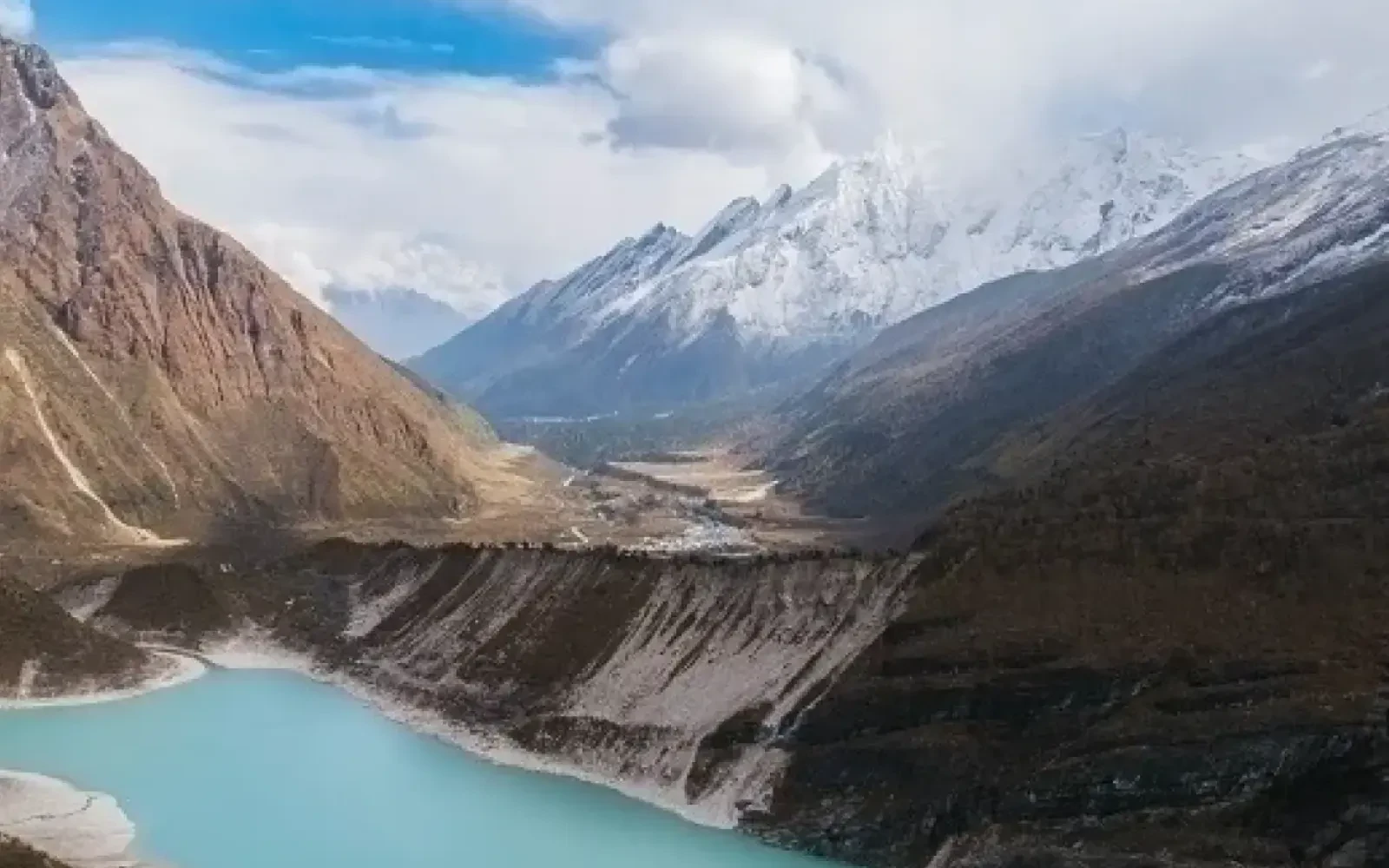 Manaslu Circuit Trek- A Complete Trekkers' Guide