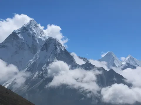 How difficult is to cross Chola Pass?