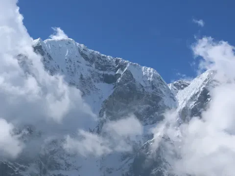 Everest Base Camp Trek in March Vs in April