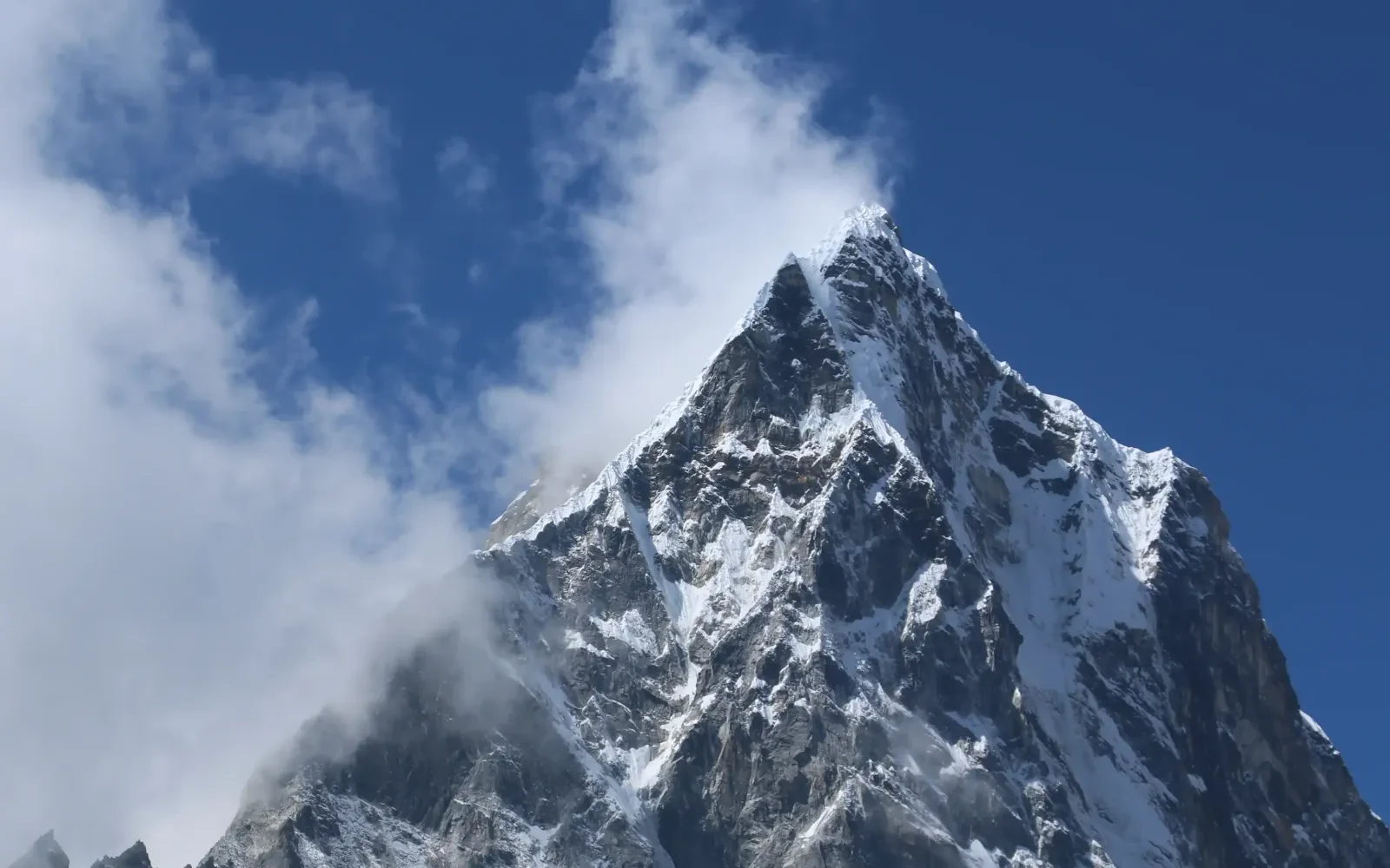 Everest Base Camp Trek in April Vs in May