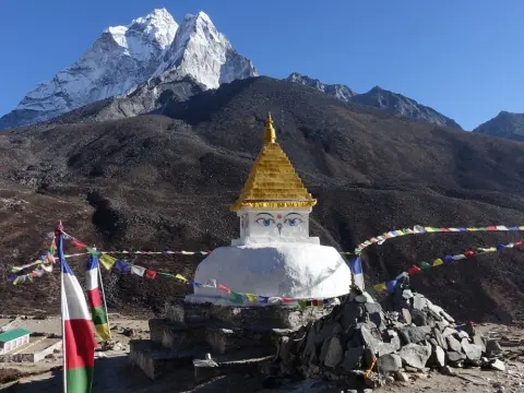 Trekking from Namche to Dingboche