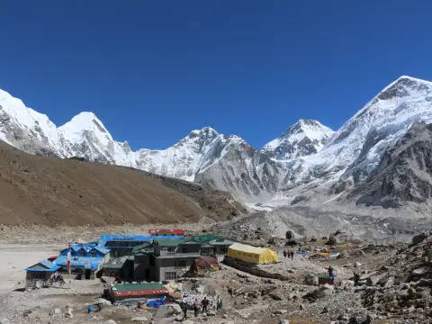 Everest Base Camp vs  Kalapatthar: which one is better?