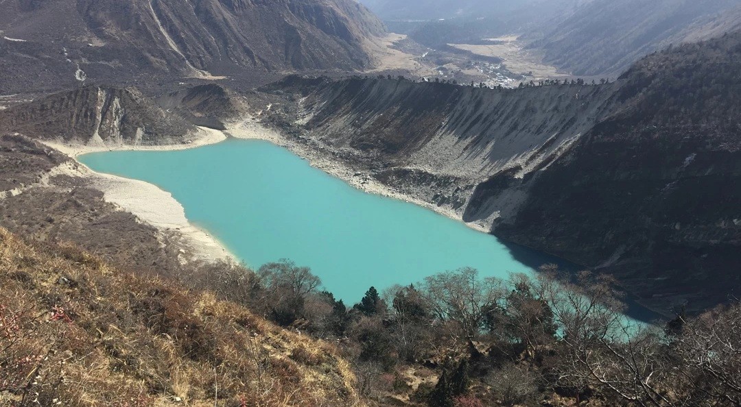 Pungkar Lake Nepal Annapurna/Manaslu trekking alpine mountain lake Himalaya