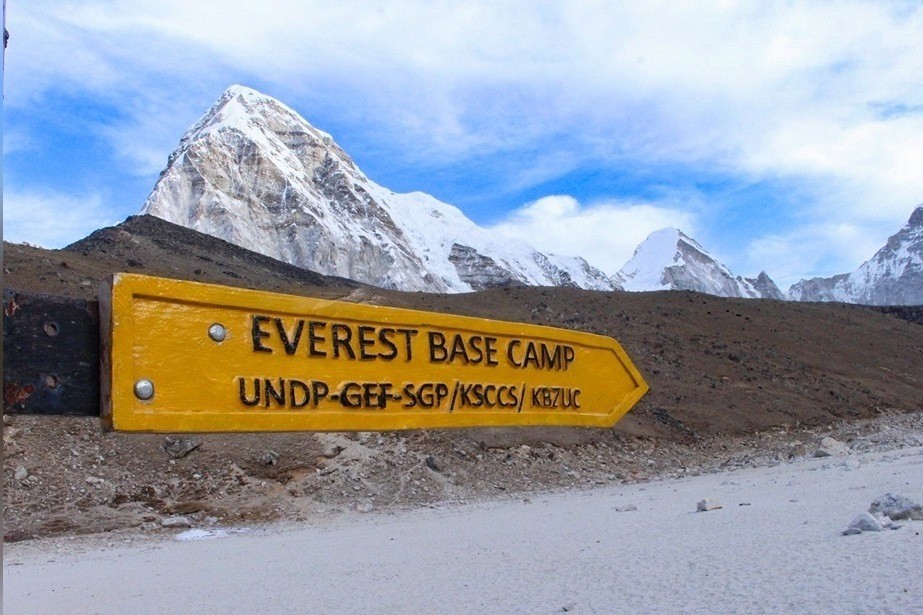 Trekking trail conditions in March on the Everest Base Camp Trek route with Himalayan mountains in the background 