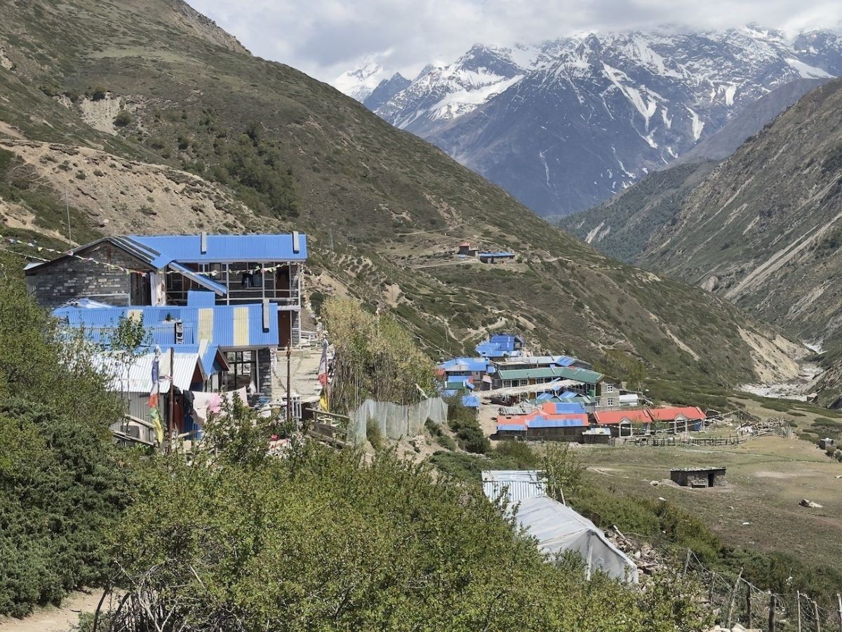 Traditional teahouse accommodation at Yak Kharka with cozy twin rooms, a warm dining hall, stone-built lodges, and spectacular alpine mountain views on the Annapurna Circuit Trek in Nepal.