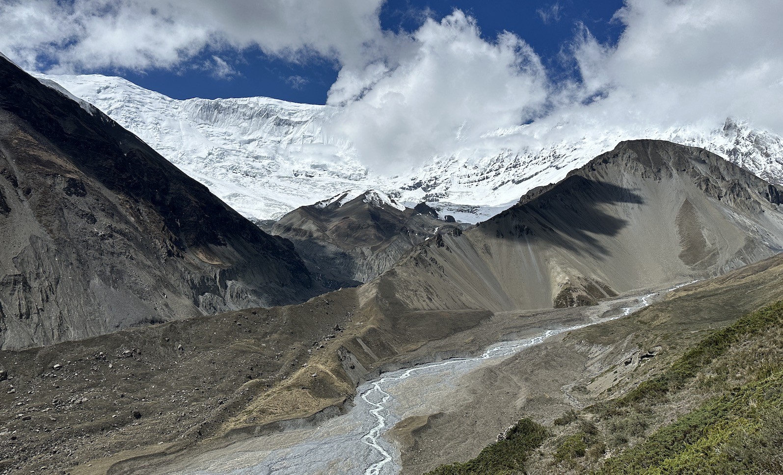 Scenic trail leading to Tilicho Lake with rugged mountain landscapes and snow-covered Himalayan peaks in the Annapurna region of Nepal.