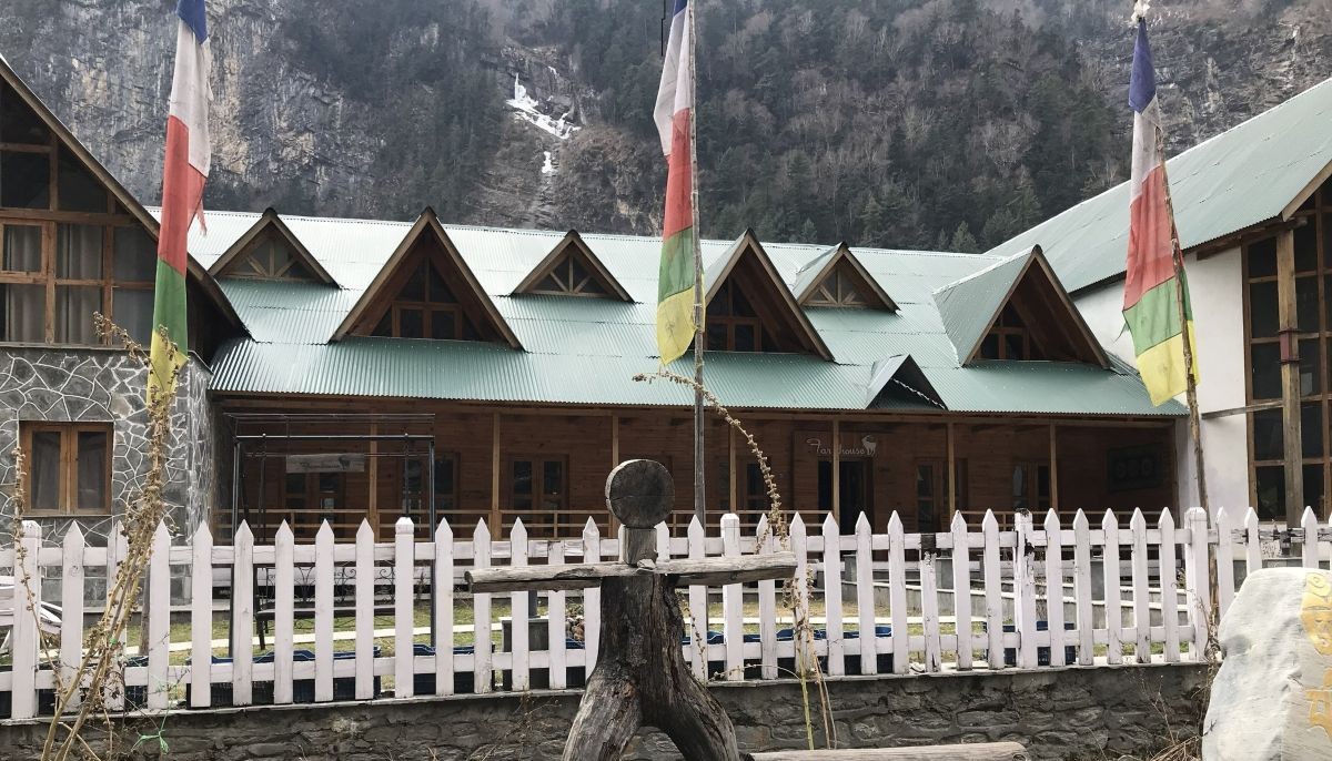 Bradang Agro Roadhouse Manang Annapurna Circuit Nepal teahouse lodge