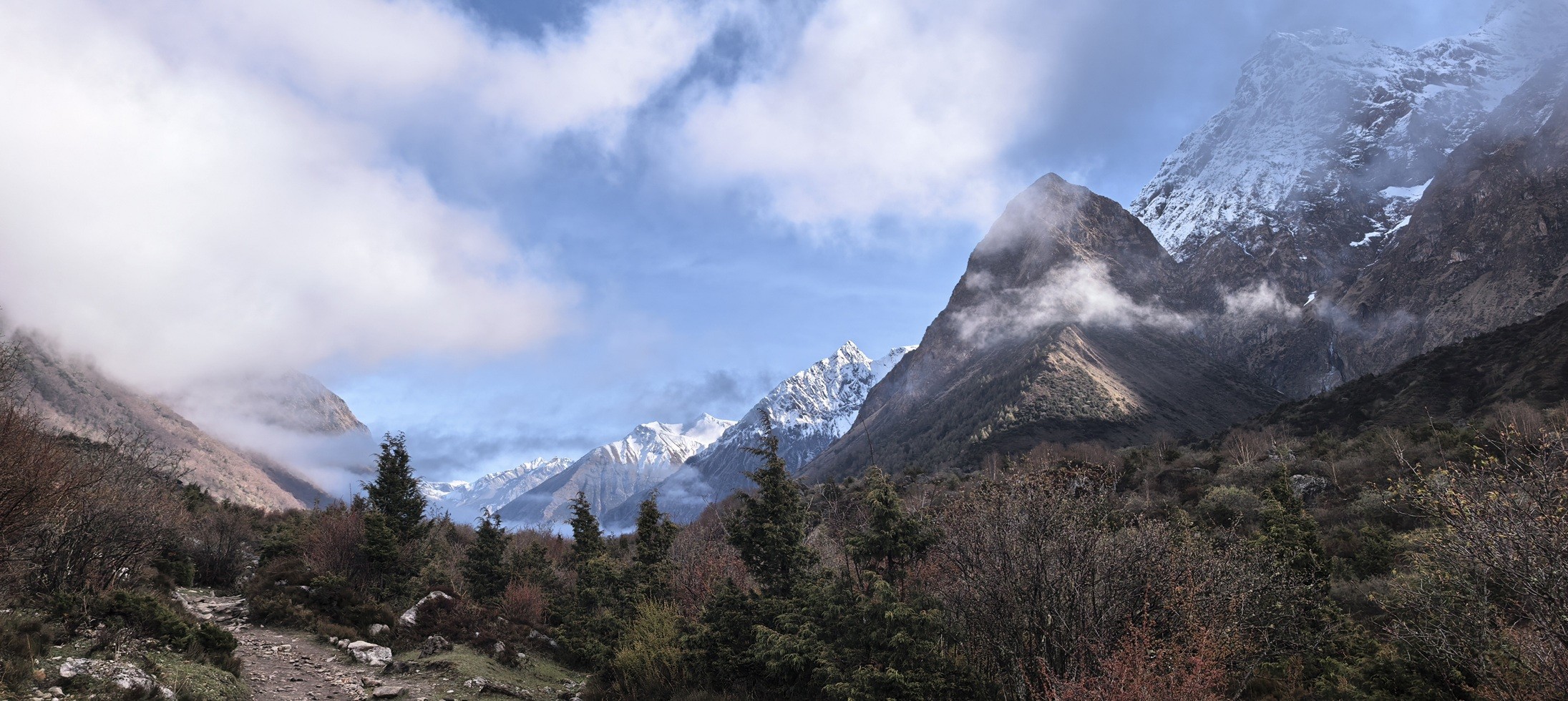 variations on landacapes on Manaslu circuit Trek