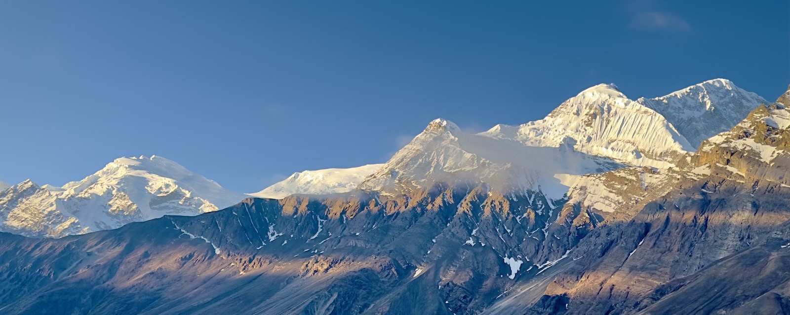 Best time to visit Shree Kharka with clear Himalayan mountain views during spring and autumn on the Annapurna Circuit Trek in Nepal.