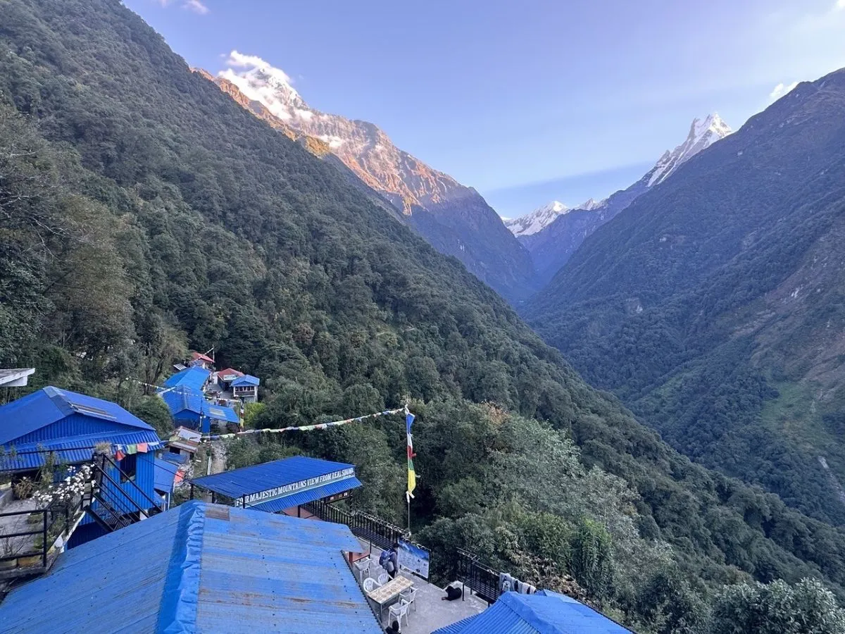 Sinuwa – breathtaking gorge views, dense forests, and magnificent Himalayan mountains guide the journey ahead.